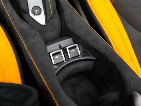 Used 2024 McLaren 750S Spider image 35