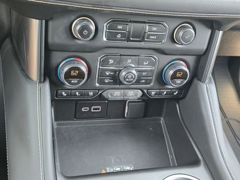 Used 2024 Chevrolet Tahoe Premier AWD/4WD image 21