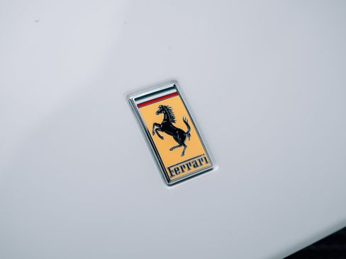 Used 2019 Ferrari 812 Superfast RWD image 8