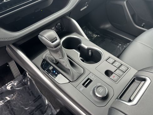 Certified 2025 Toyota Highlander XSE image 26
