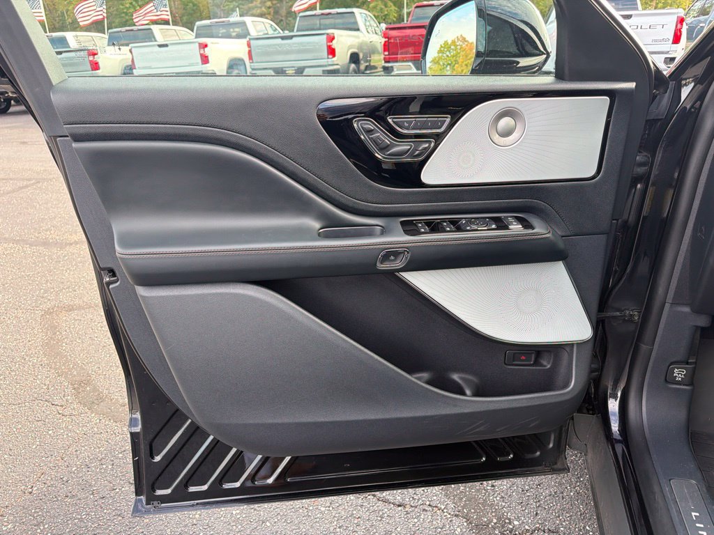 Used 2026 Lincoln Aviator Reserve AWD/4WD image 8