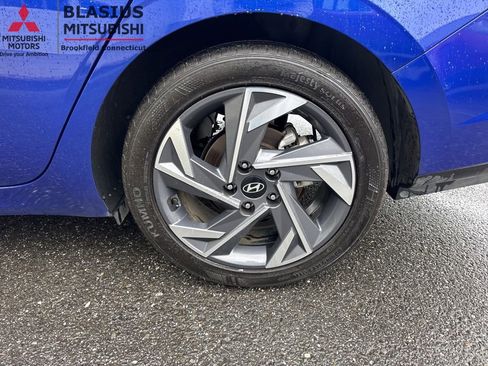 Used 2025 Hyundai Elantra Sport FWD image 15