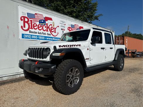 Used 2024 Jeep Gladiator Mojave w/ Technology Group AWD/4WD image 6