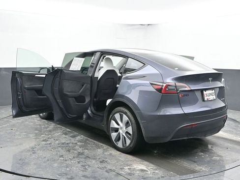 Used 2023 Tesla Model Y Long Range image 54