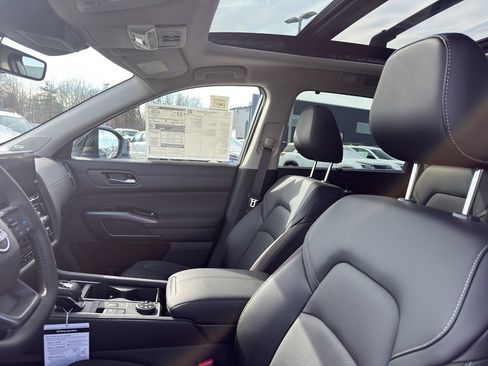 New 2026 Nissan Pathfinder SL image 26