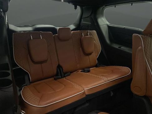 Used 2024 Chrysler Pacifica Pinnacle image 37