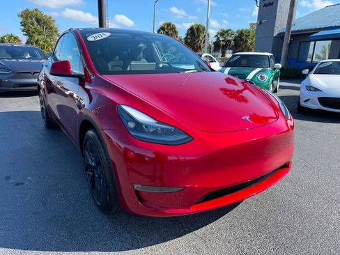 Used 2025 Tesla Model Y Long Range image 3