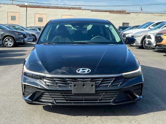 Certified 2024 Hyundai Elantra SEL FWD image 2