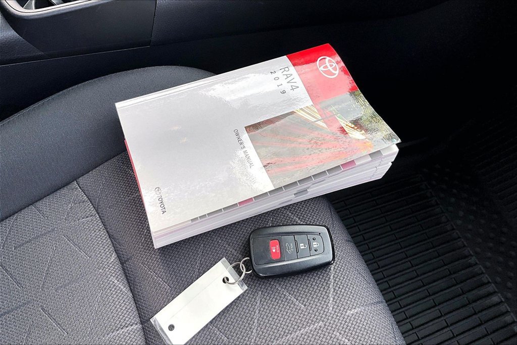 Used 2019 Toyota RAV4 XLE AWD/4WD image 34