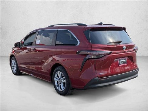 New 2026 Toyota Sienna XLE image 9