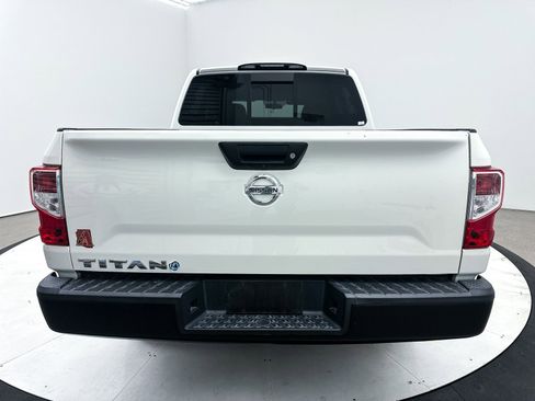 Used 2019 Nissan Titan S image 14