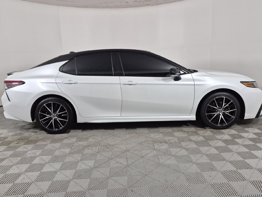 Used 2023 Toyota Camry XSE FWD image 2