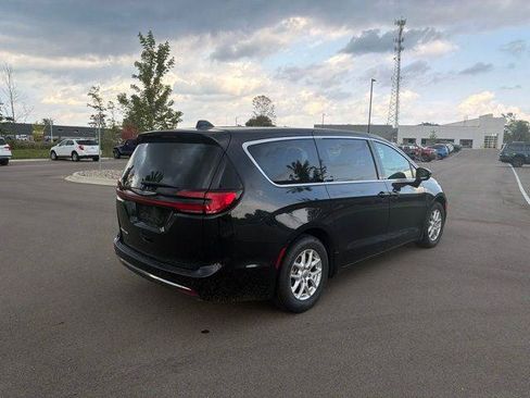 Certified 2023 Chrysler Pacifica Touring-L FWD image 5