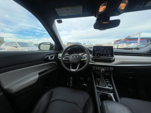 Used 2025 Jeep Compass Limited image 34