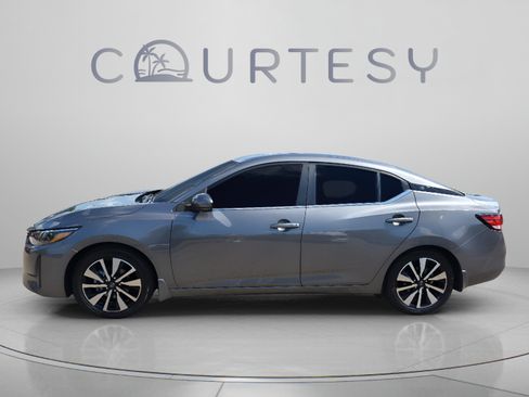 Used 2025 Nissan Sentra SV w/ SV Premium Package FWD image 2