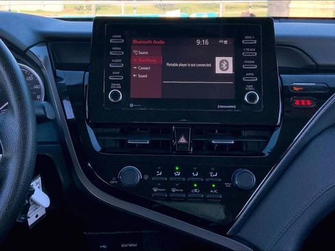 Used 2021 Toyota Camry LE image 7