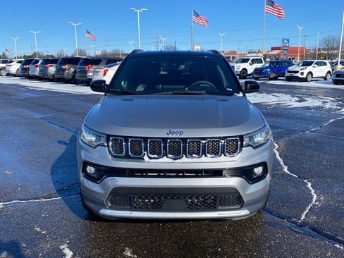Used 2024 Jeep Compass Limited image 3