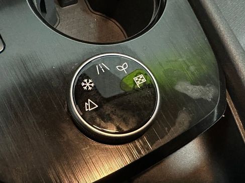 Used 2023 Nissan Rogue SV w/ SV Premium Package image 16