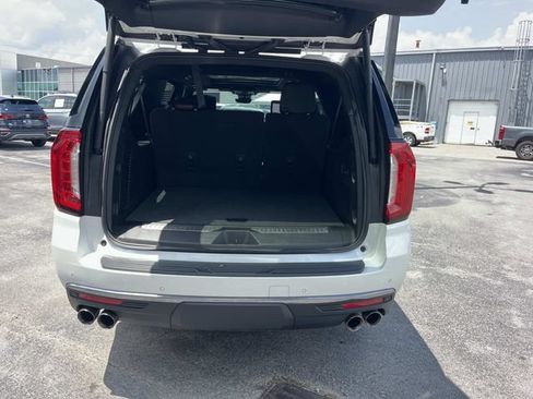 Used 2023 GMC Yukon XL Denali Ultimate AWD/4WD image 15
