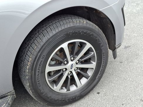 Used 2021 Ford Expedition XLT image 10