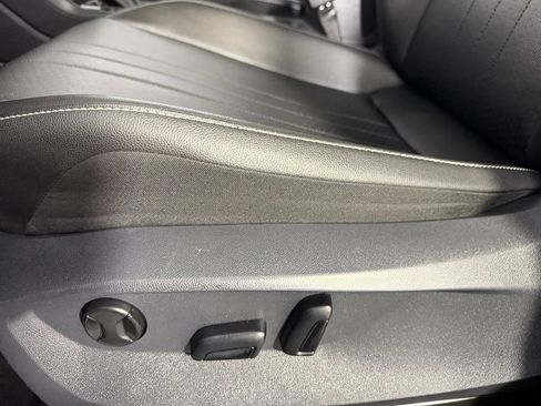 Used 2022 Volkswagen Tiguan SE FWD image 23