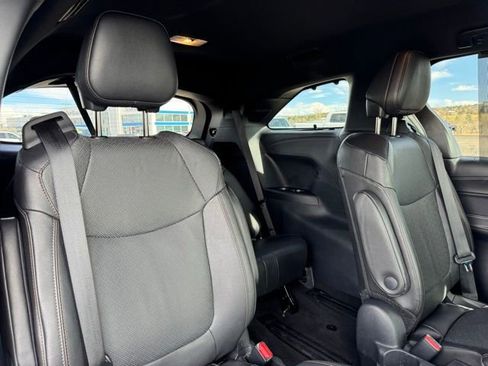 Used 2025 Toyota Sienna Platinum image 23