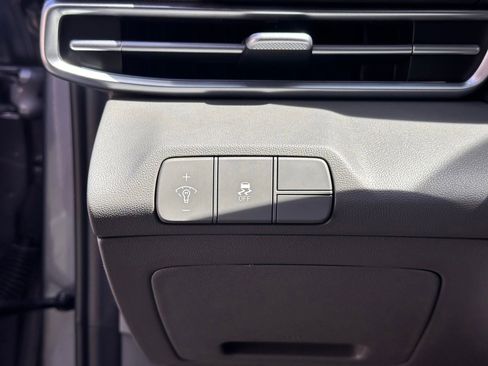 Certified 2024 Hyundai Elantra SEL image 21