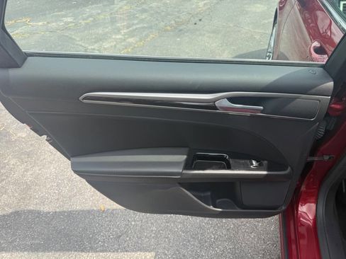 Used 2015 Ford Fusion SE w/ Equipment Group 202A image 18