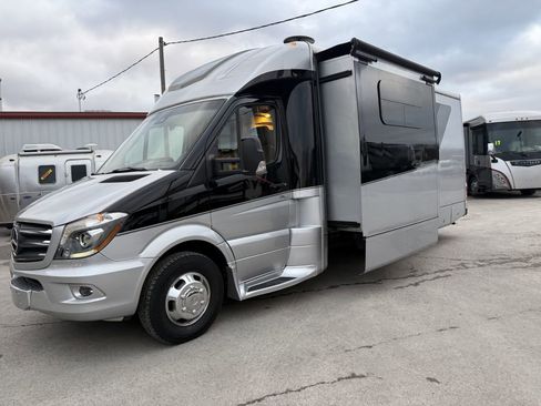 Used 2017 Mercedes-Benz Sprinter 3500 image 31