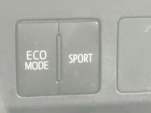 Used 2018 Toyota RAV4 LE image 28