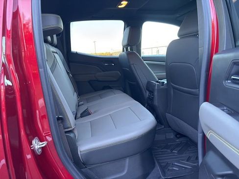 Used 2025 Chevrolet Colorado ZR2 w/ Technology Package image 10