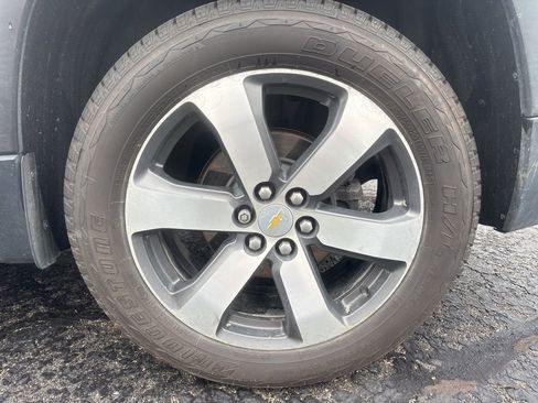 Used 2020 Chevrolet Traverse LT w/ LT Premium Package FWD image 2