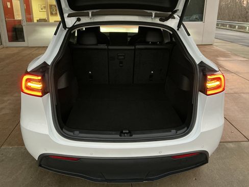 Used 2022 Tesla Model Y Performance image 24
