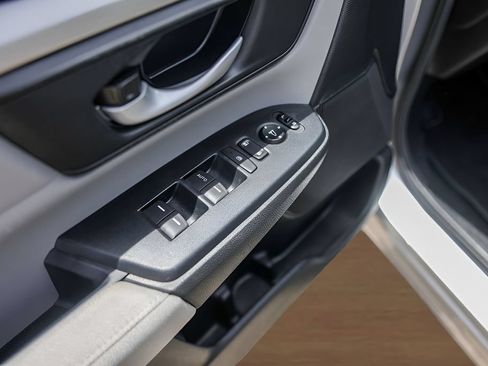 Used 2019 Honda CR-V LX image 19