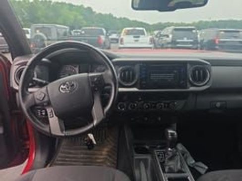 Used 2017 Toyota Tacoma TRD Off-Road w/ Tow Package (A/T) AWD/4WD image 6