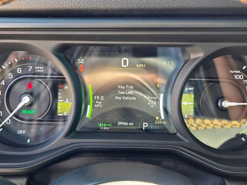 Used 2024 Jeep Wrangler Unlimited image 20