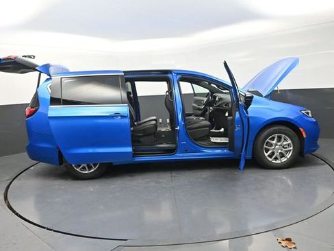 New 2026 Chrysler Pacifica Select image 36