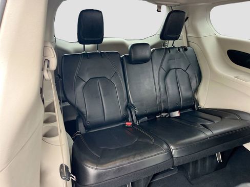 Used 2020 Chrysler Voyager Lxi image 25