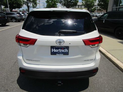 Used 2019 Toyota Highlander XLE AWD/4WD image 6
