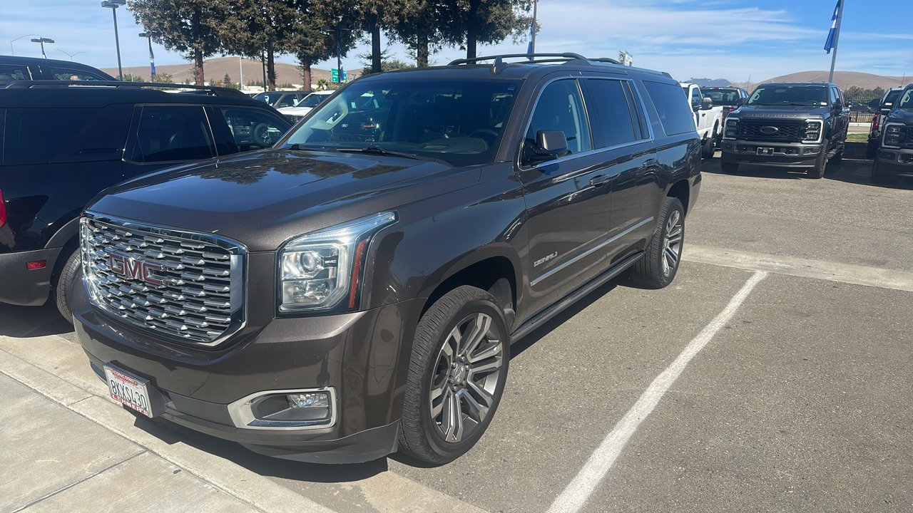 Used 2019 GMC Yukon XL Denali w/ Denali Ultimate Package AWD/4WD image 1