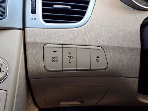 Used 2013 Hyundai Elantra GLS w/ Preferred Pkg image 8