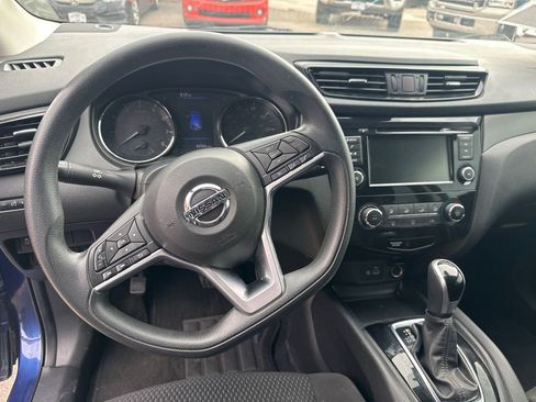 Used 2020 Nissan Rogue Sport S image 9