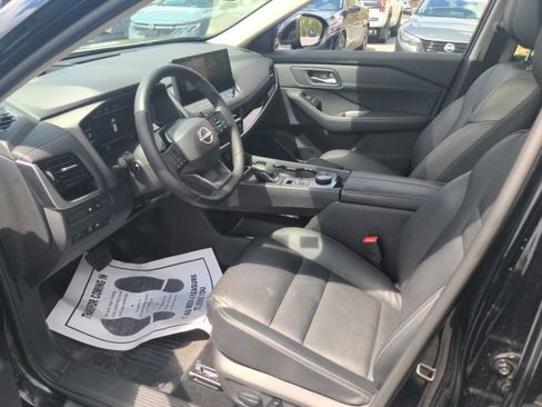 Used 2025 Nissan Rogue SL w/ Tech Package AWD/4WD image 10