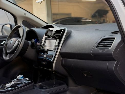 Used 2017 Nissan Leaf SV image 10