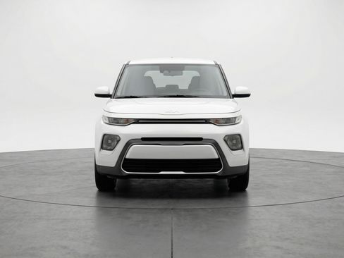 Used 2025 Kia Soul LX w/ LX Technology Package FWD image 2