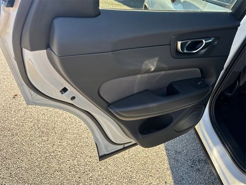 Used 2022 Volvo XC60 T8 R-Design w/ Advanced Package image 21