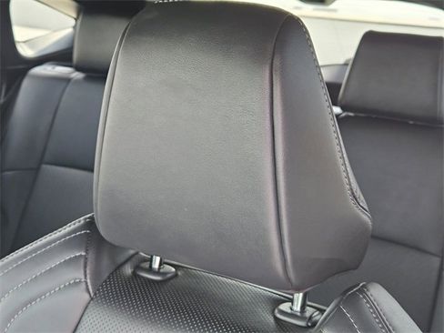 Used 2023 Toyota Venza Limited image 15