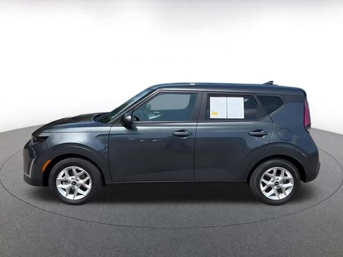 Used 2025 Kia Soul LX w/ LX Technology Package FWD image 9