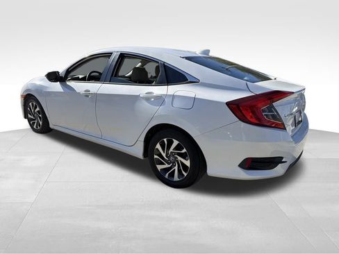 Used 2018 Honda Civic EX image 5