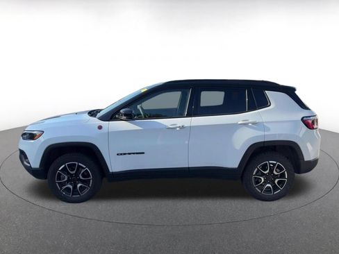 Used 2025 Jeep Compass Trailhawk AWD/4WD image 6